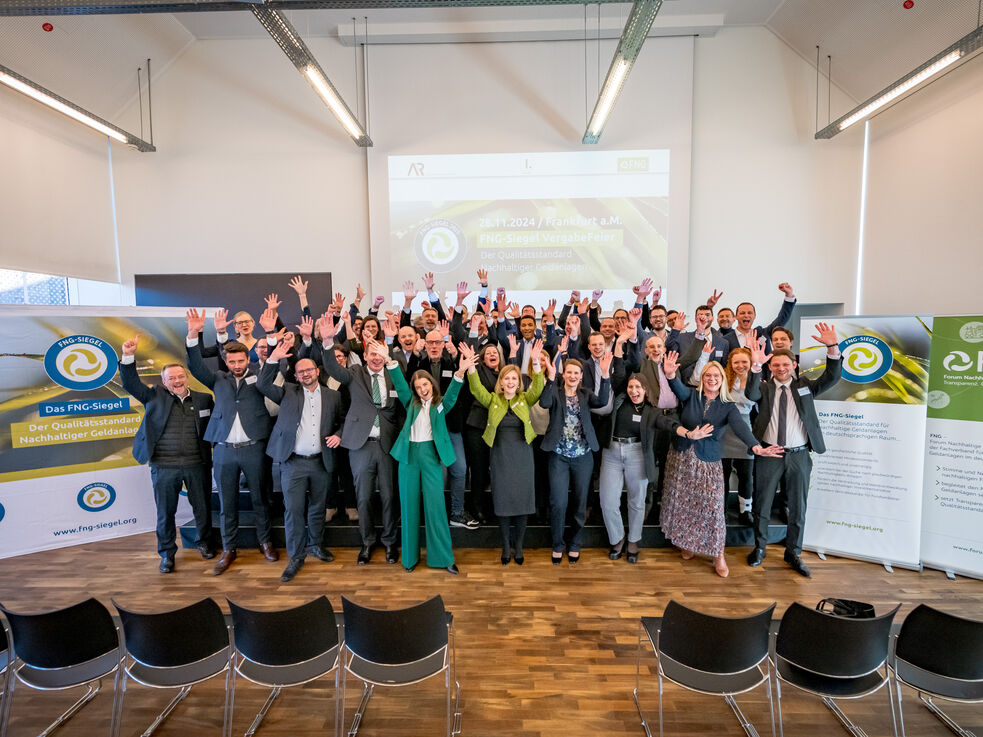 Gruppenfoto von der Vergabefeier des FNG Siegels | GLS Investments - Nachhaltig investieren Wir feiern die Vergabe des FNG Siegels